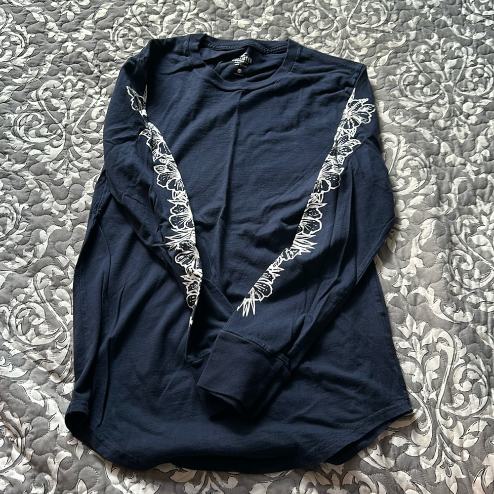 Men’s size xs Hollister long sleeve shirt